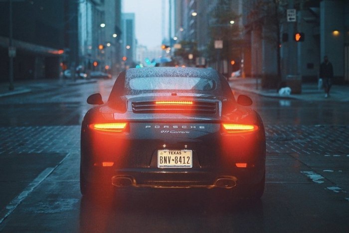 Порше 911 в темноте
