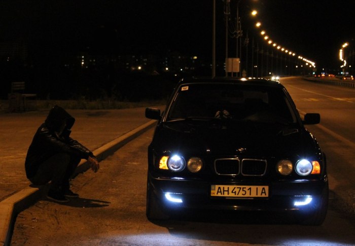 БМВ е38 ночью