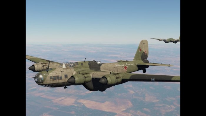 Советский бомбардировщик пе-8