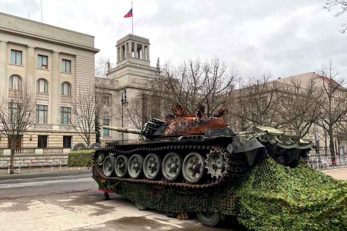 Подбитый русский танк в Берлине