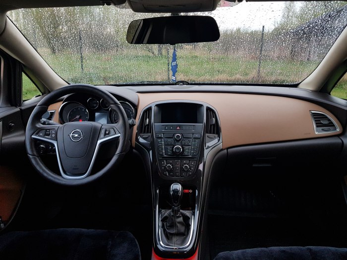 Opel Astra 2013 салон