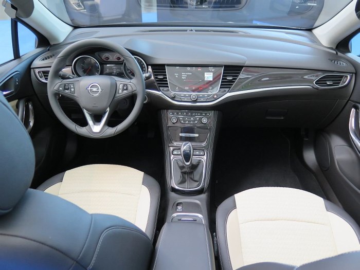 Opel Astra 2015