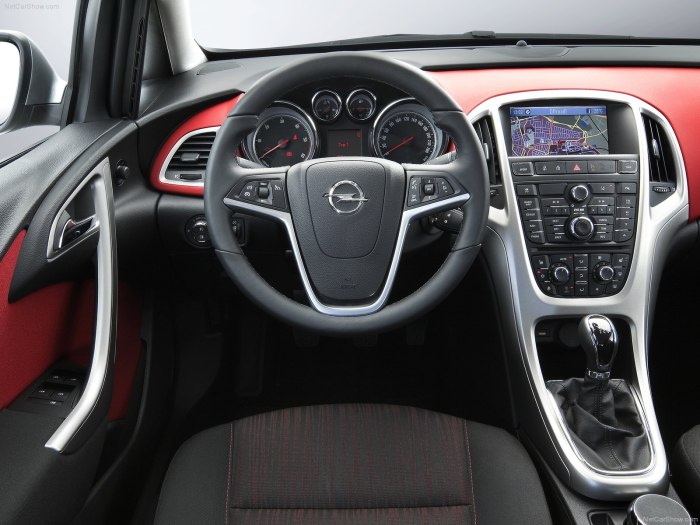 Opel Astra Sports Tourer 2013