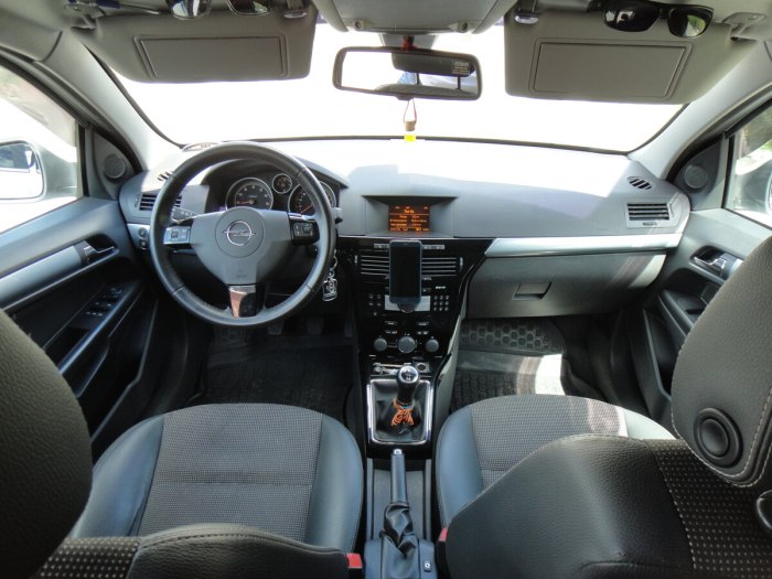 Opel Astra 2008 салон