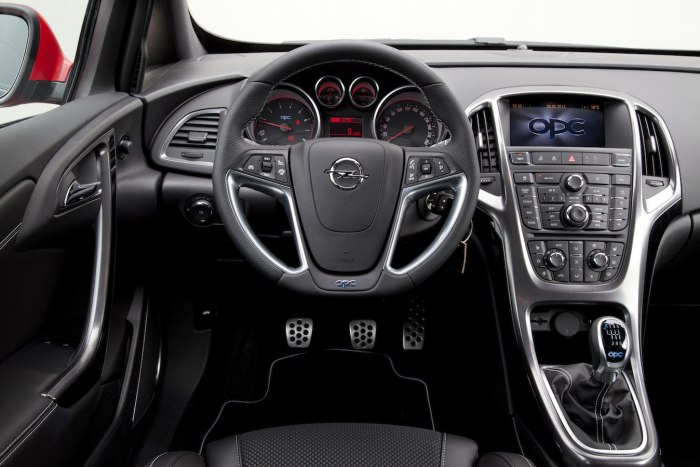 Opel Astra GTC 2015 салон
