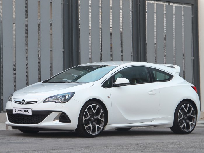 Opel Astra GTC OPC