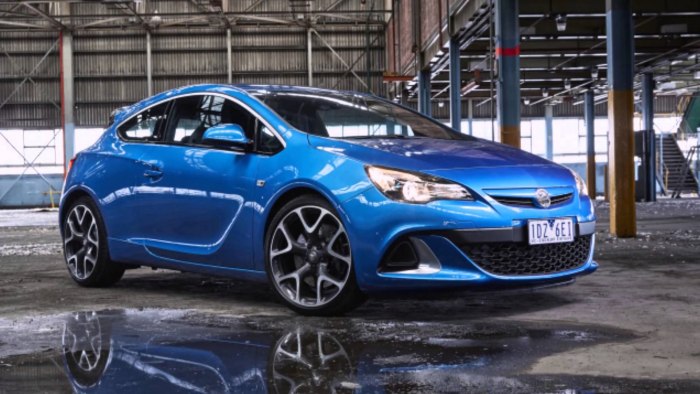 Opel Astra GTC синий