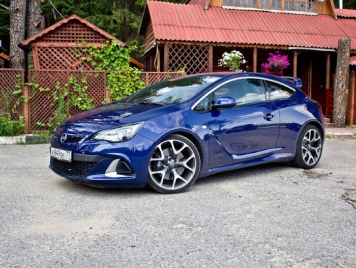 Opel Astra OPC 2013