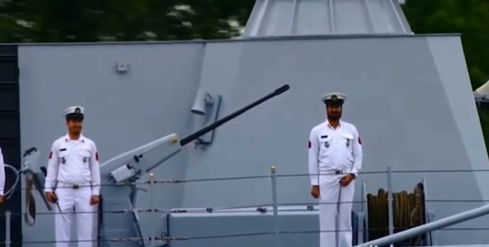 Иранские моряки на параде