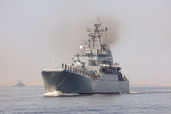 Фото с парада ВМФ 2022 В Кронштадте ракетный катер Пассат