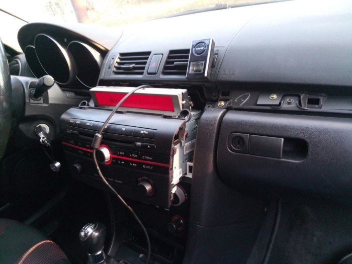Mazda 3 BK aux