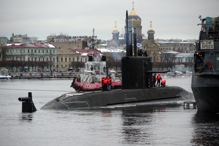 Подводная лодка "Кронштадт" проекта 677 "Лада"