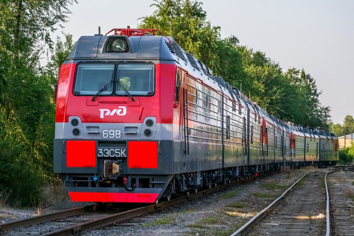 Локомотив тепловоз электровоз
