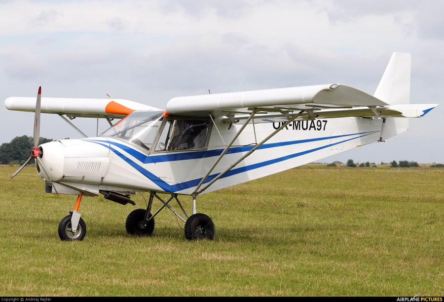 Самолёт stol 701 летит
