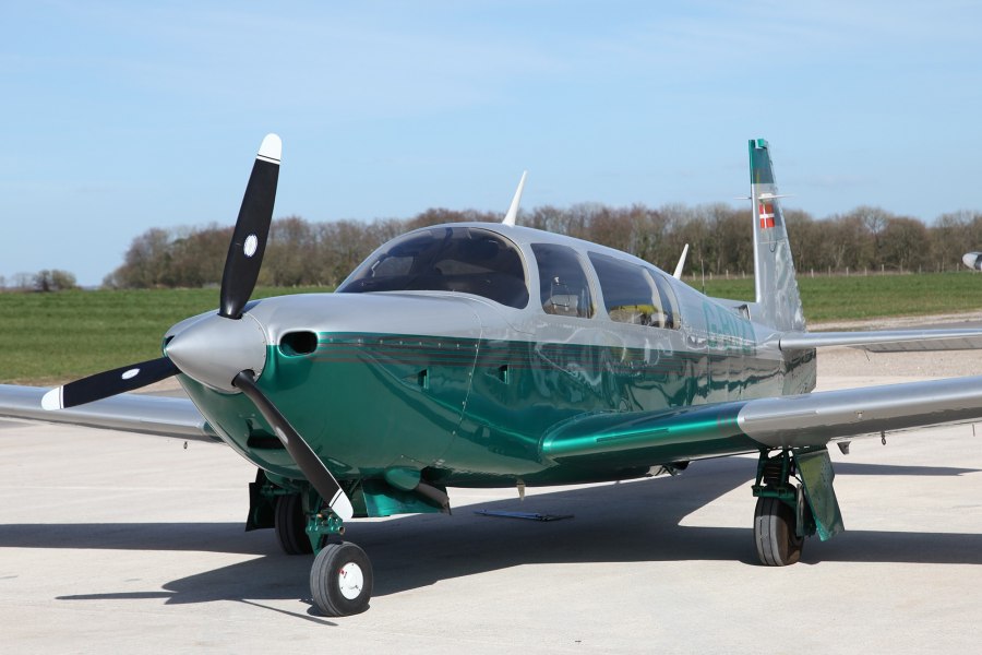 Самолет Mooney m20