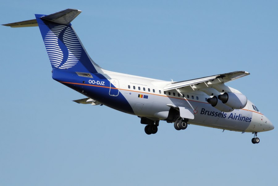 Avro 146-rj100