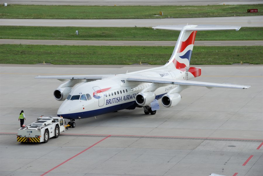 Avro rj85 самолет