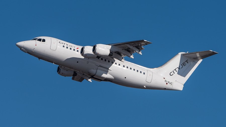Avro rj85 самолет