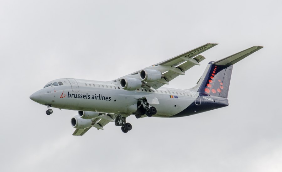 Swiss Airlines Bae-145