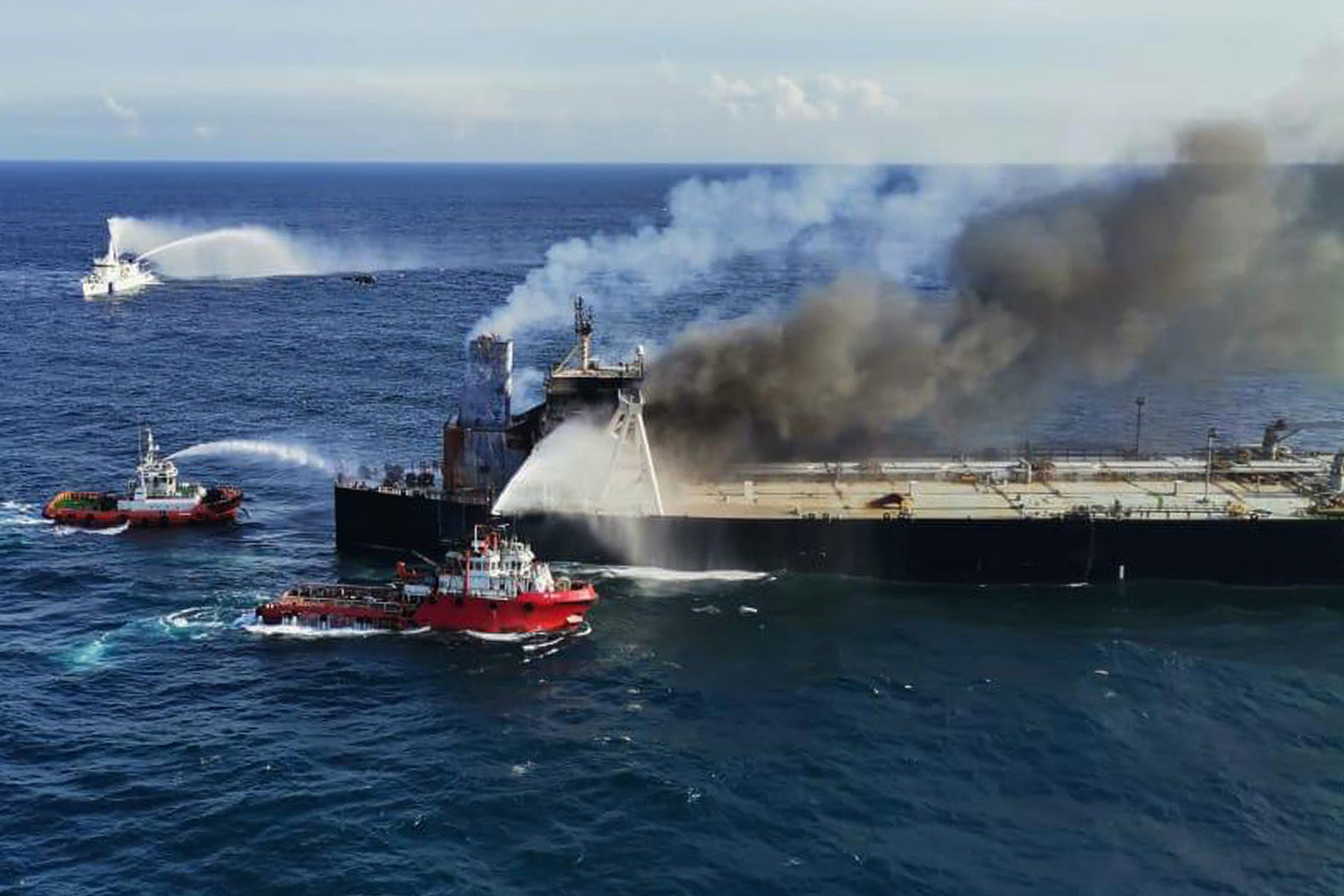 Какой корабль атаковали. Танкер Amoco Cadiz. Океанский нефтеналивной танкер. Корабль нефть. Катастрофы танкеров.