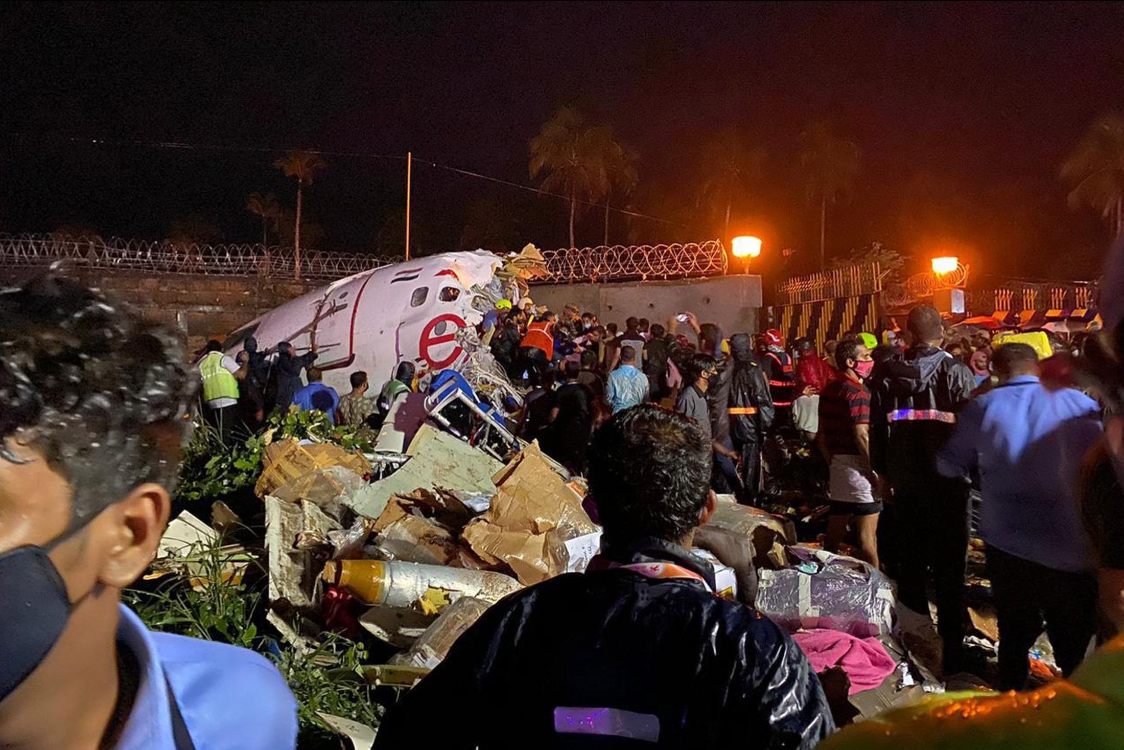 Авиакатастрофы 2020. Катастрофа Boeing 737 в Кожикоде. Авиакатастрофа 7 августа 2020. Авиакатастрофа рейса Air India 655.