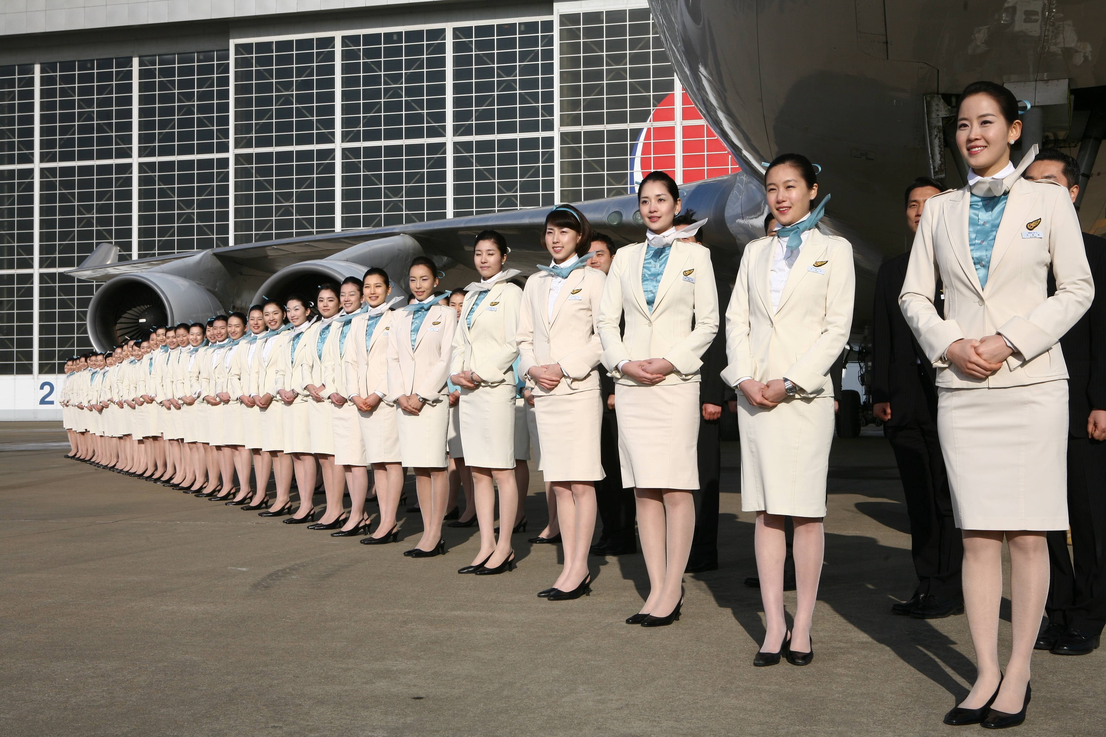 Авиакомпания саус. Korean Airlines (Южная Корея) стюардессы. Корейская авиакомпания korean Air. Кореан Эйр стюардессы. Korean Air стюардессы.