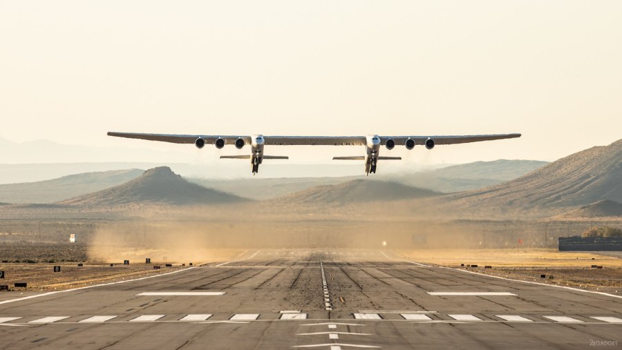 Двухфюзеляжный самолет Stratolaunch