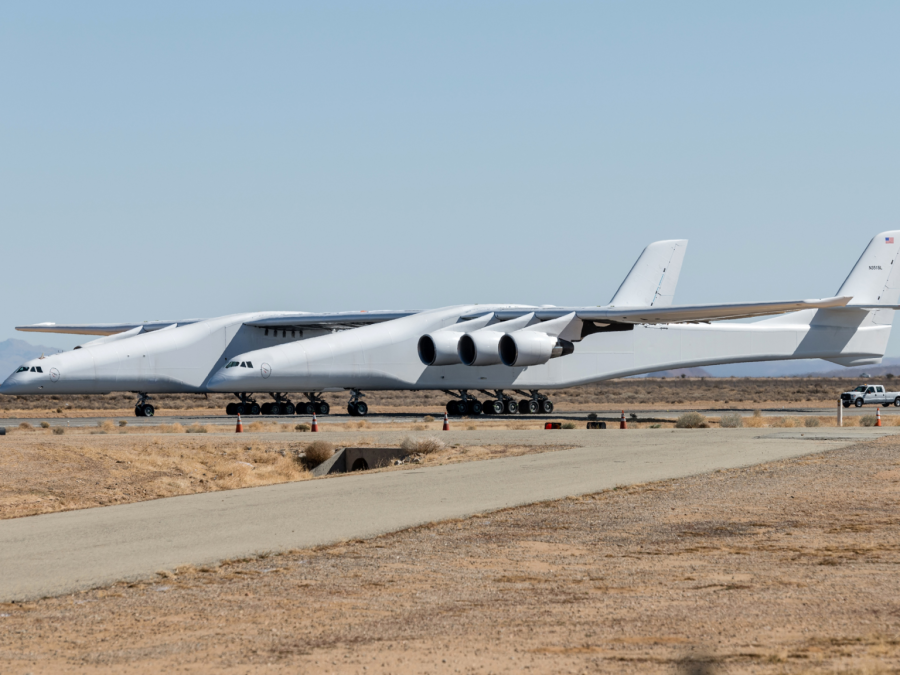 Самый большой самолет в мире Stratolaunch