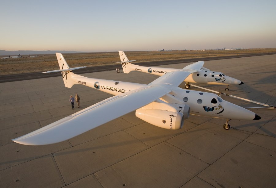 Двухфюзеляжный самолет Stratolaunch