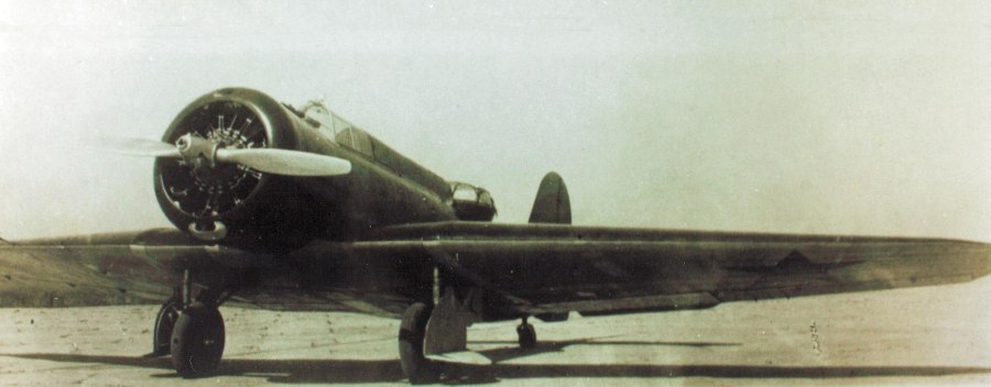 Разбомбленные самолеты на аэродроме в 1941
