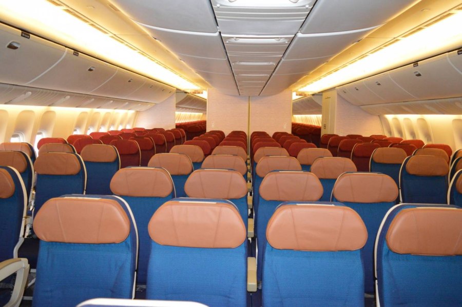 LATAM 777-300 салон
