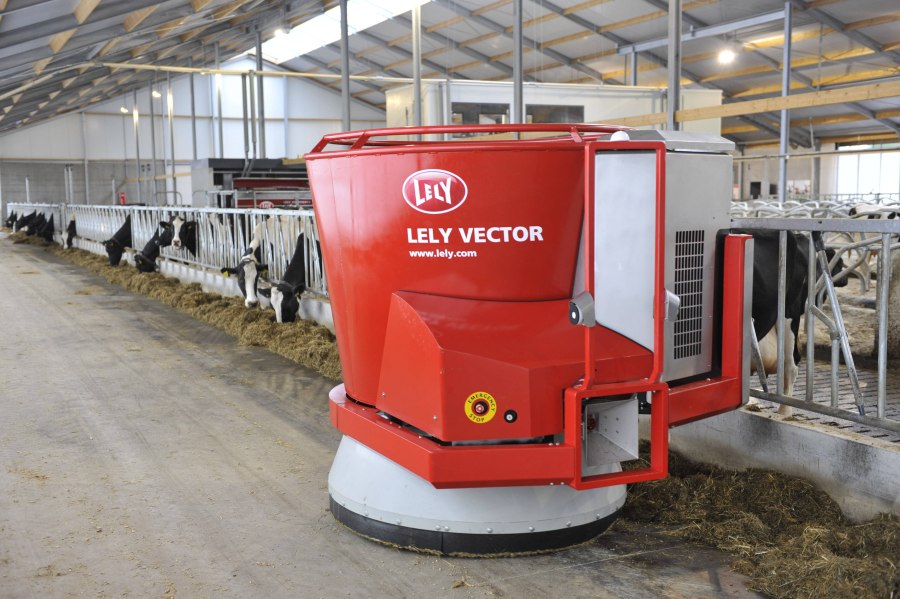 Lely робот кормораздатчик