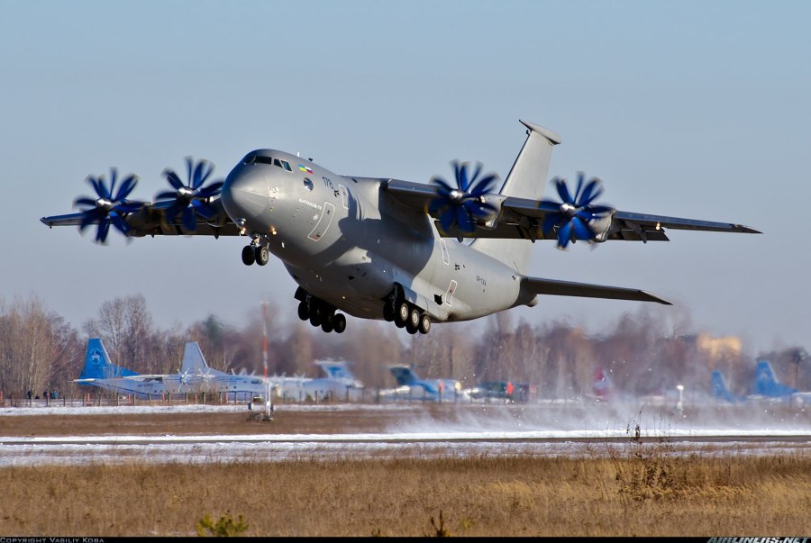 Самолет АН 70