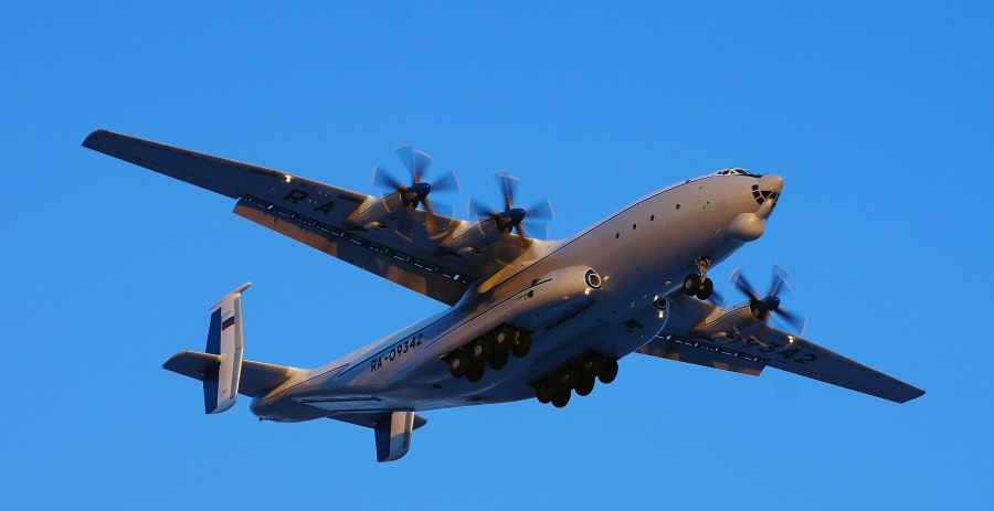 АН-22 военно-транспортный самолёт