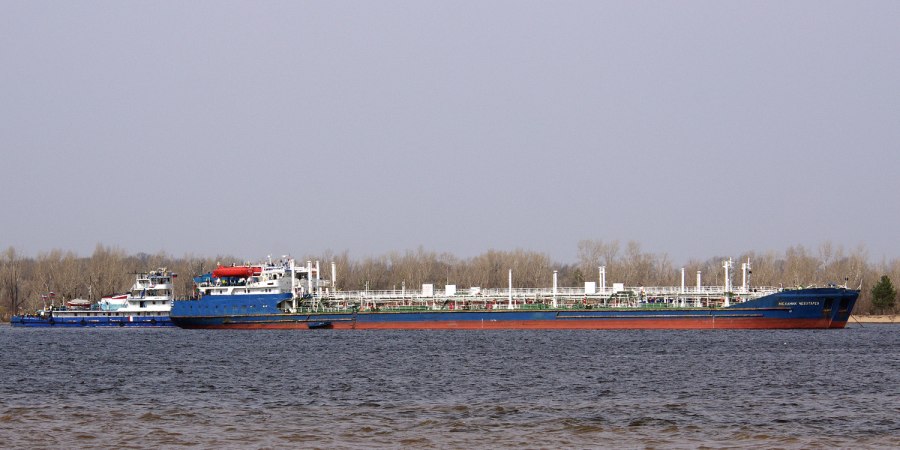 Механик Чеботарев судно