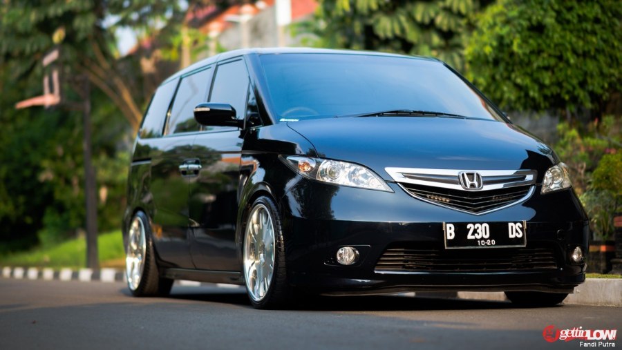 Минивэн Honda Elysion 2021