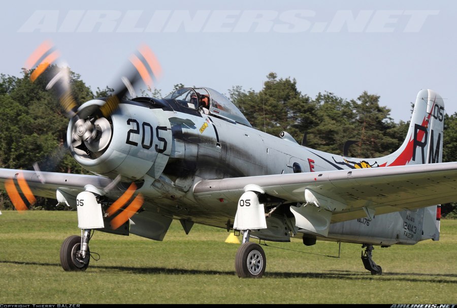 Штурмовик ad-4n Скайрейдер