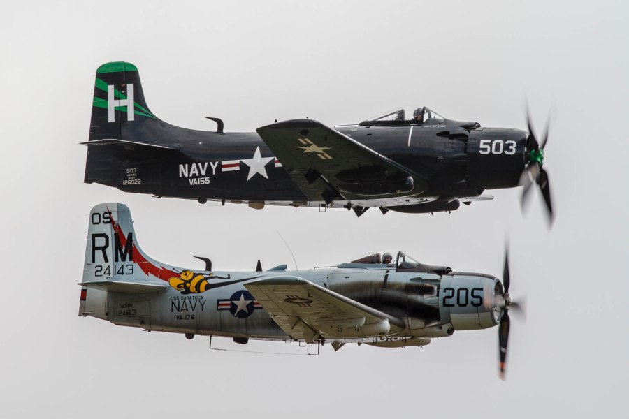 Самолеты ДРЛО Douglas ad-3w Skyraider,