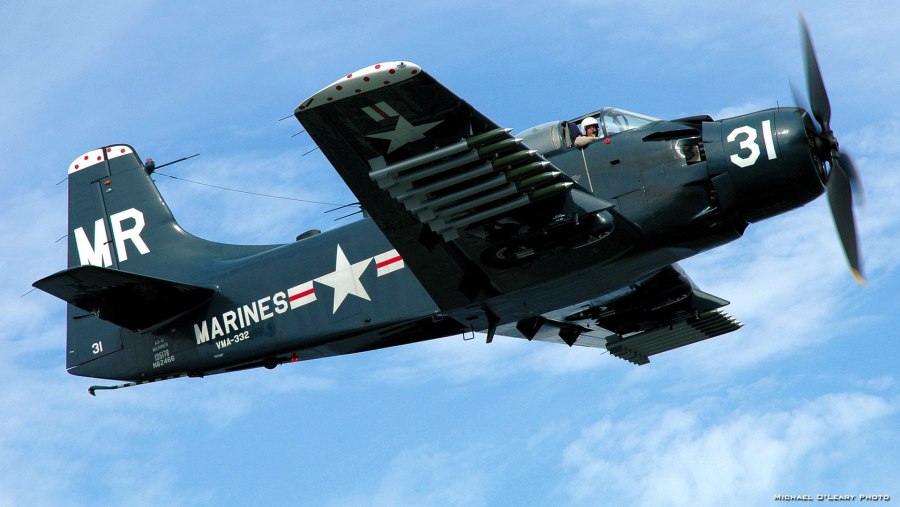 Douglas ad-5w EA-1e Skyraider
