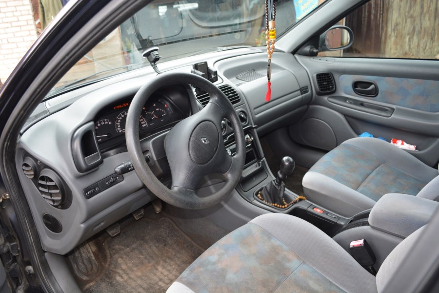Renault Laguna 2003 салон