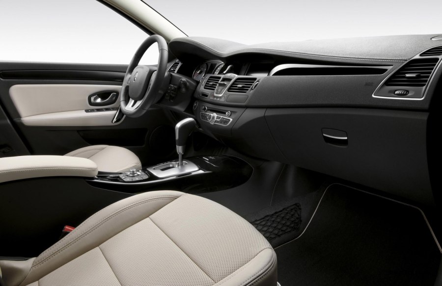 Renault Laguna 3 салон