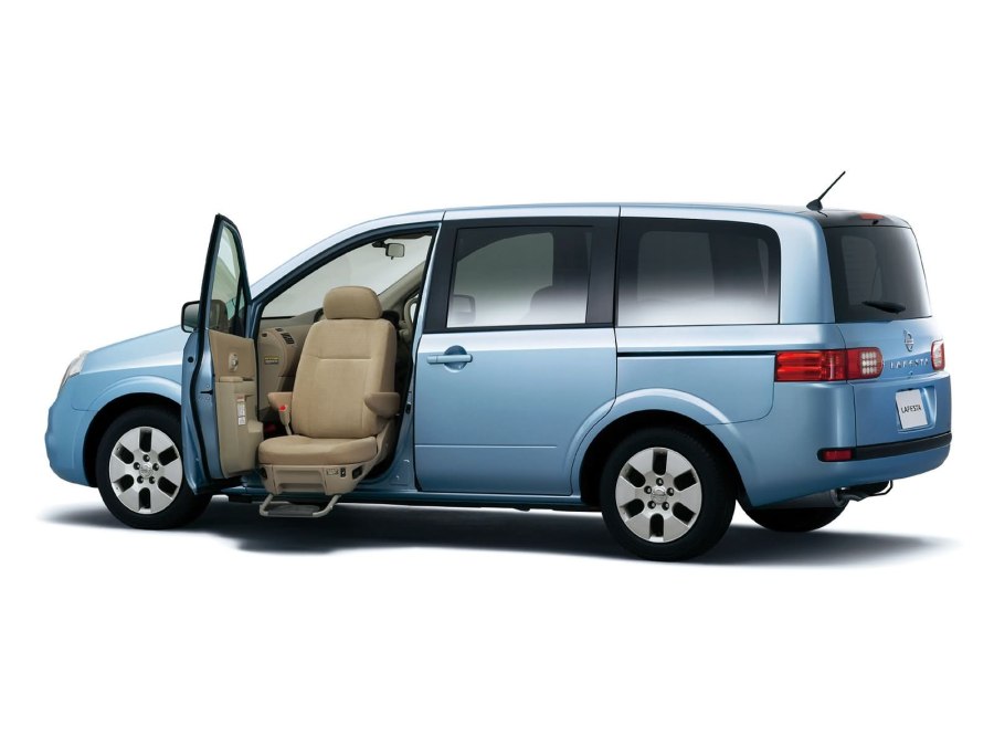 Nissan Lafesta b30