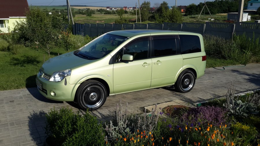 Nissan Lafesta i