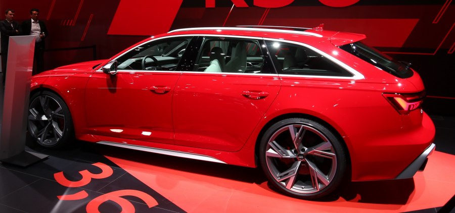 Ауди rs6 Red
