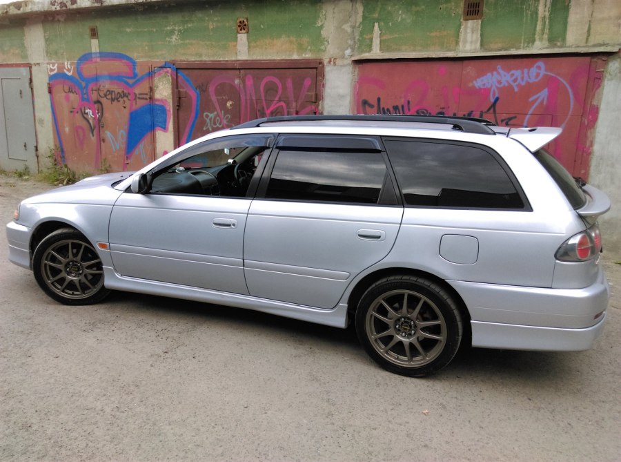 Toyota Caldina st215