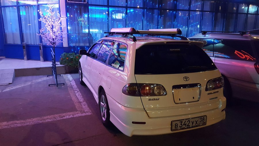 Toyota Caldina st215