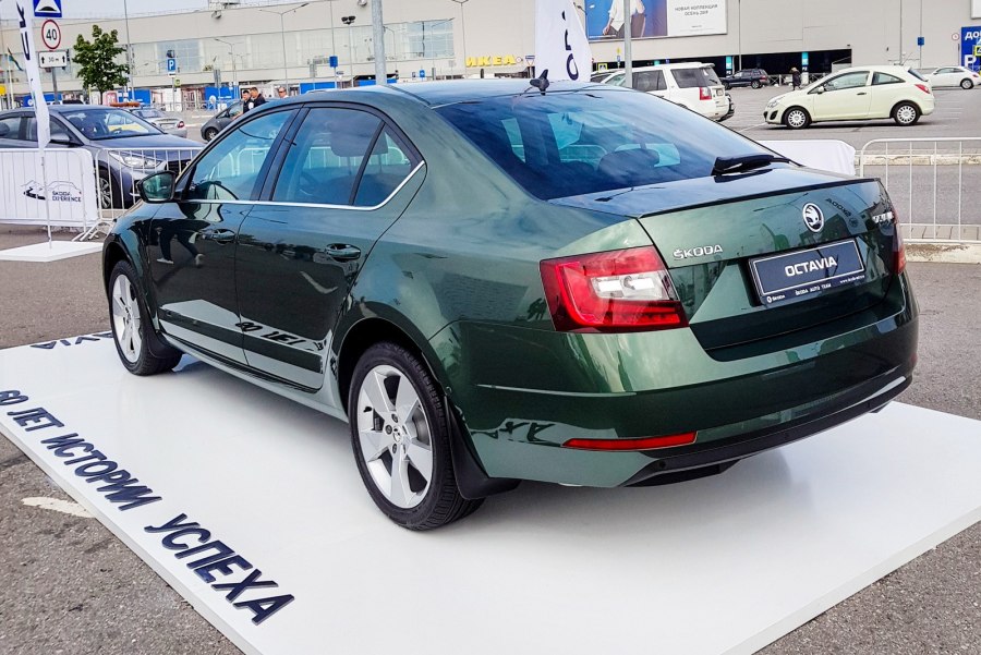 Skoda Octavia a7 зеленая