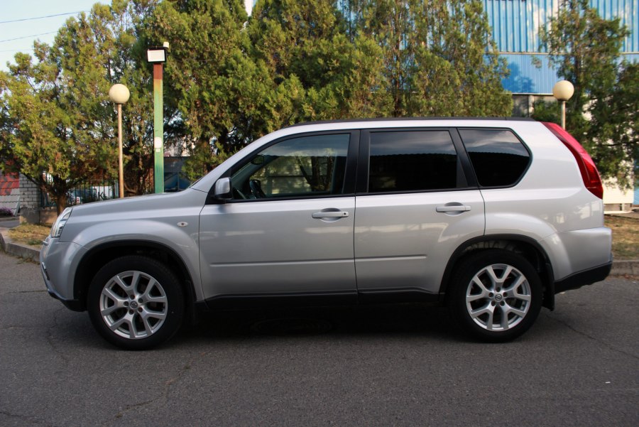 Nissan x-Trail t32 серебристый