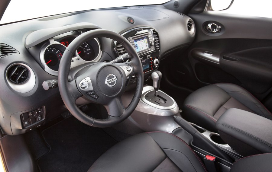 Nissan Juke желтый салон