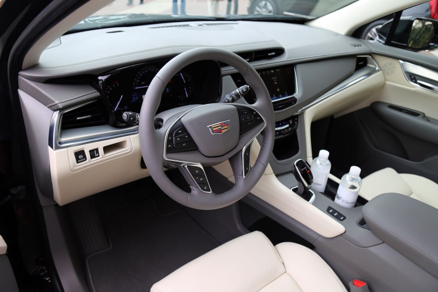 Cadillac xt5 салон
